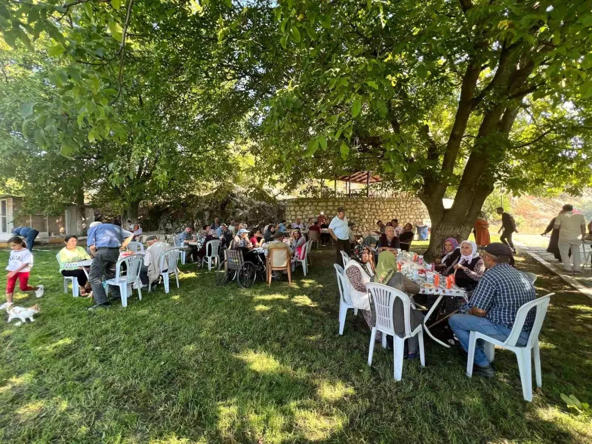 Turhal Belediye Başkanı Ural, Aşevinden Destek Alan Vatandaşlarla Piknikte Buluştu