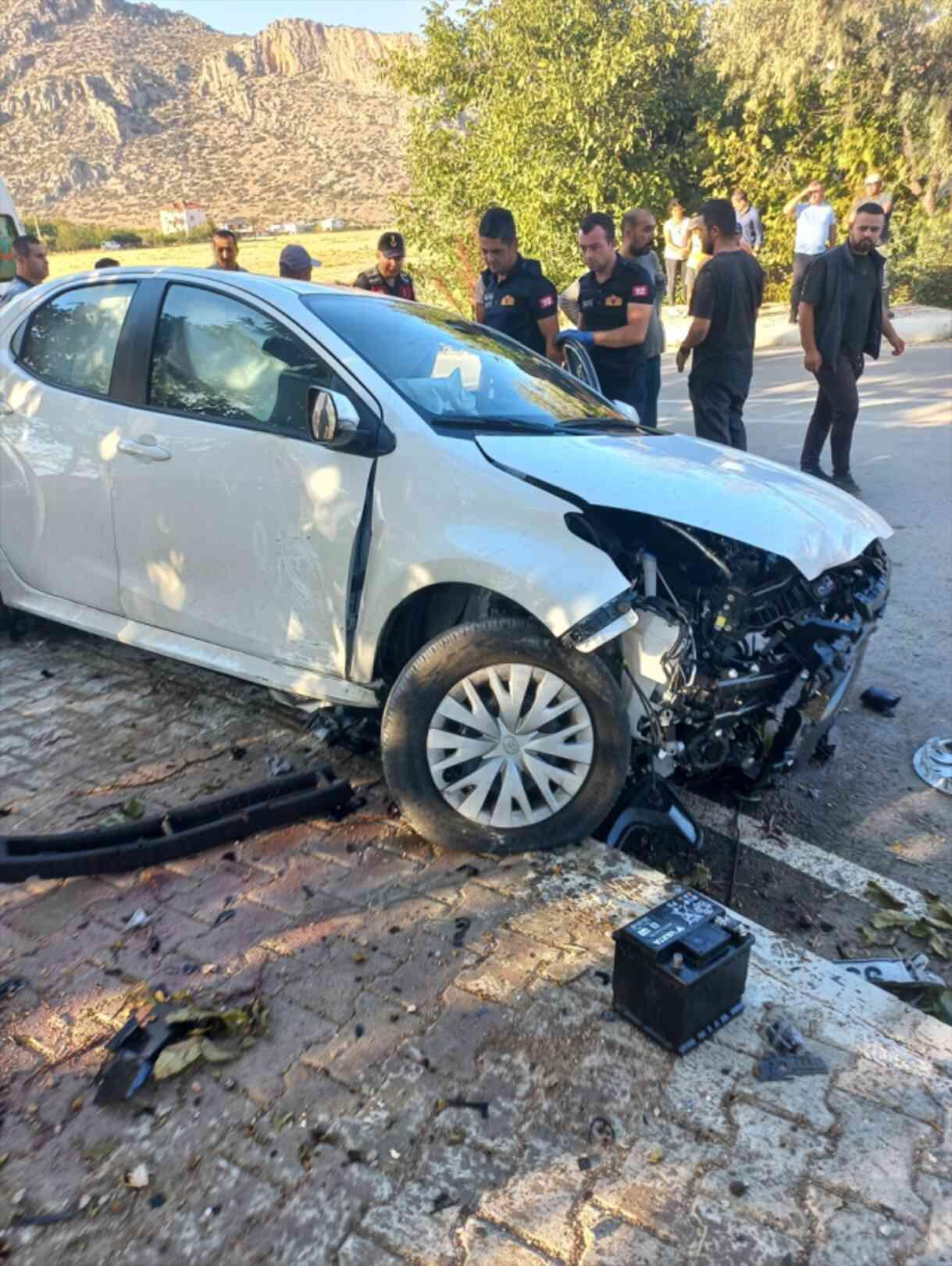 Bucak'ta Trafik Kazası: Albay ve İki Yakını Yaralandı, Kayınvalide Hayatını Kaybetti