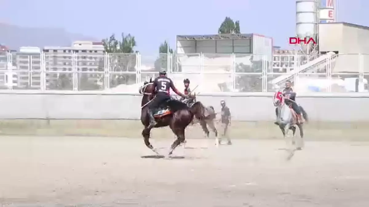 Aile İşletmesi: Cirit Şampiyonu Yıldırımlar