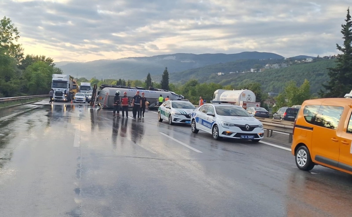 Sapanca\'da Tanker Kazası: Yol Kapatıldı