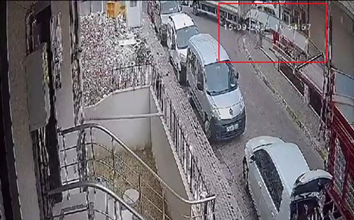Kamyon Tabelayı Devirdi, Vatandaş Yaralandı
