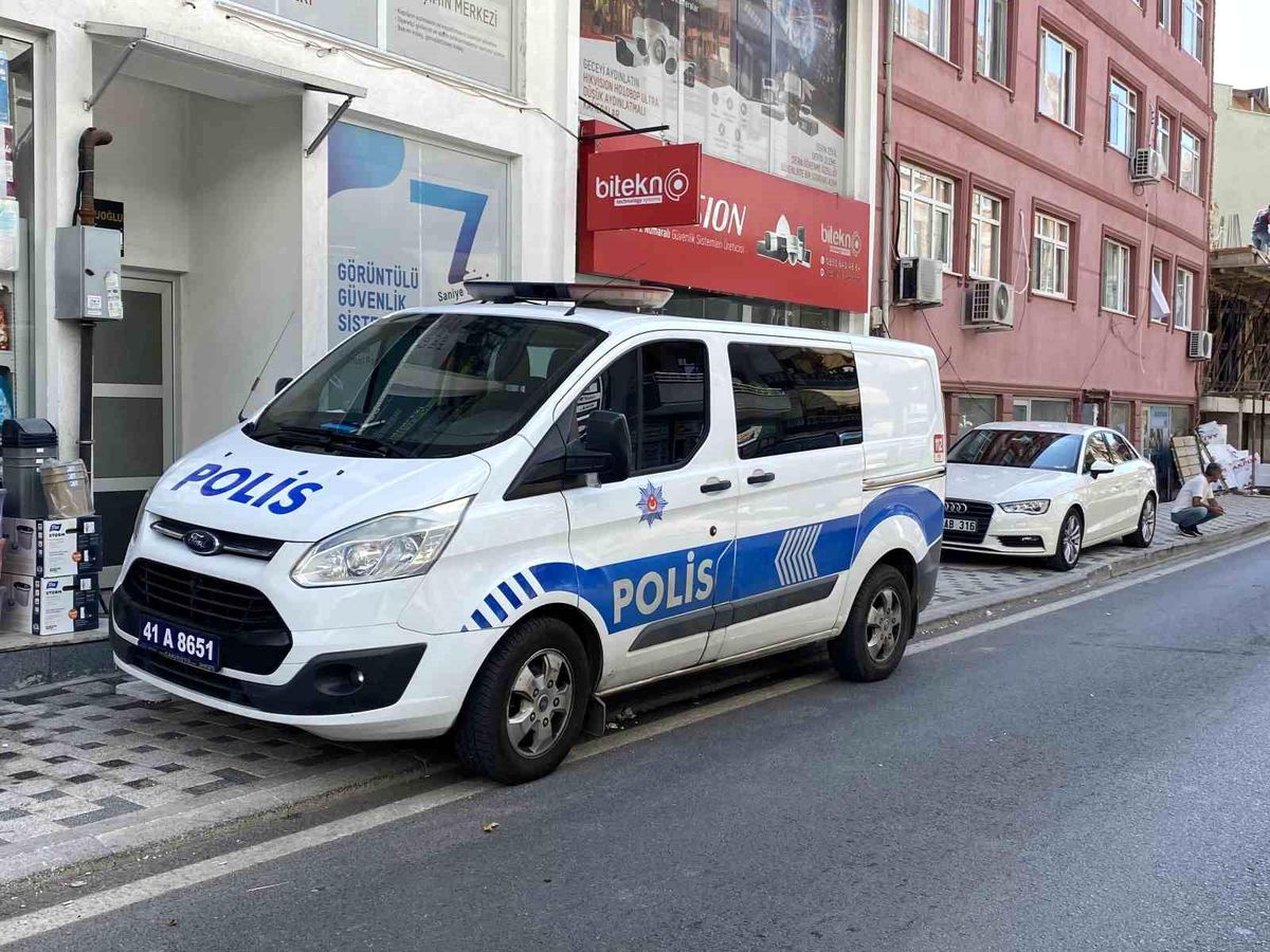 İzmit\'te Bakıcısının Çaldığı Kapı Açılmadı, Yaşlı Kadın Hayatını Kaybetti