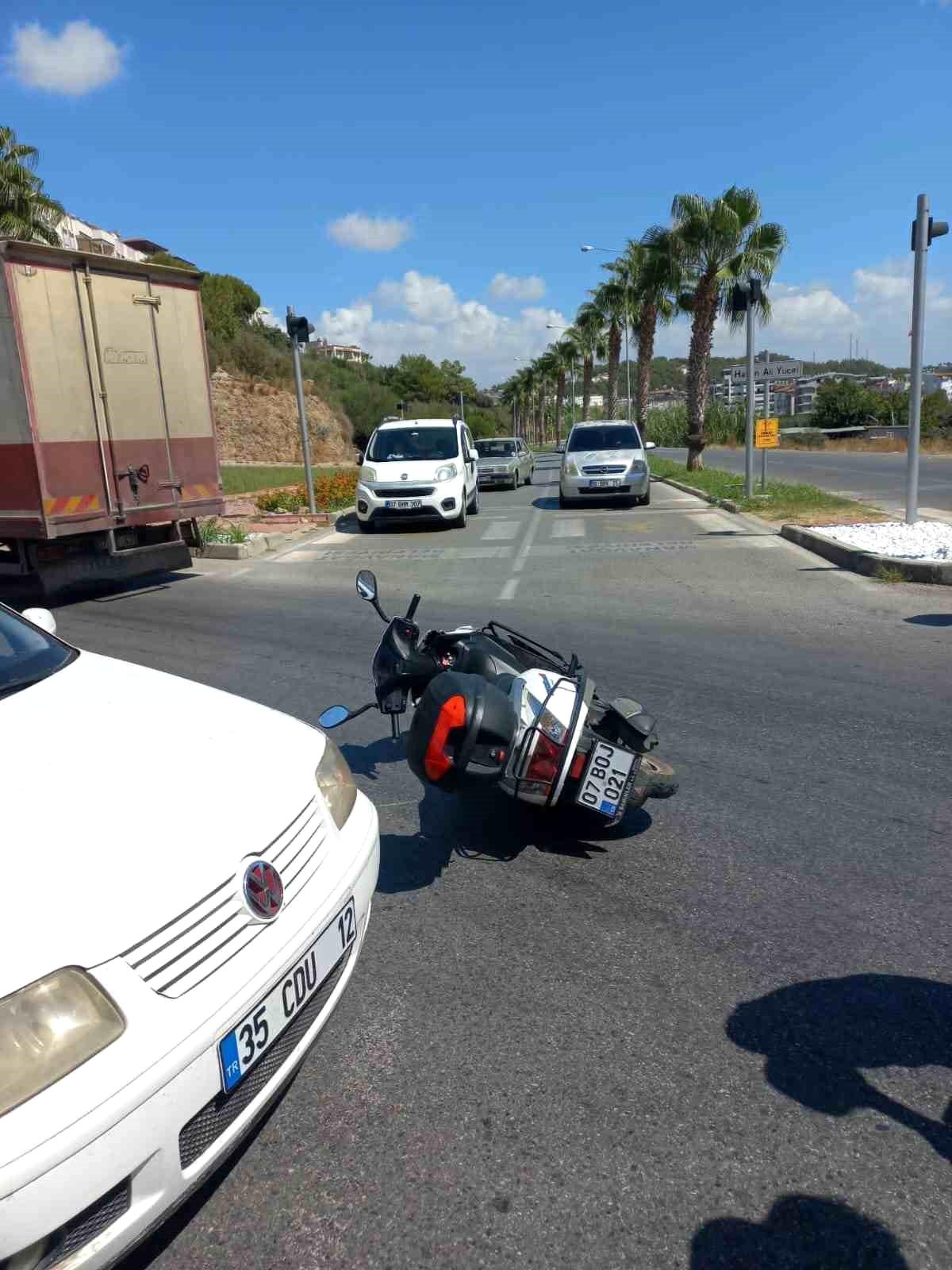 Manavgat\'ta Motosiklet-Otomobil Kazası