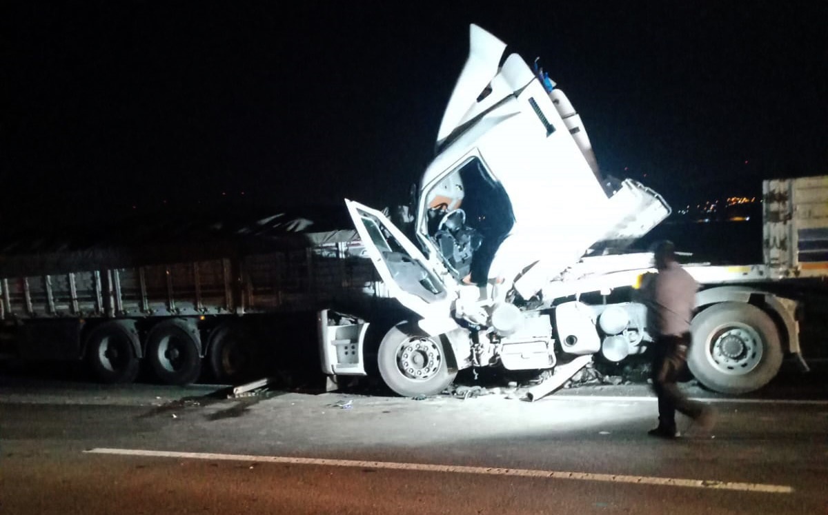 Gaziantep\'te TIR Kazası: Sürücü Hayatını Kaybetti