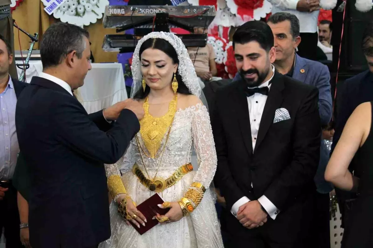 Özgür Özel\'den Nikah Şahitliği