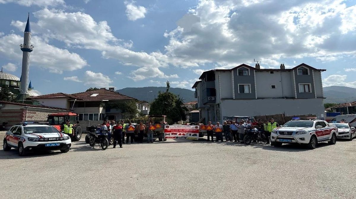 Düzce\'de Reflektör Dağıtımı