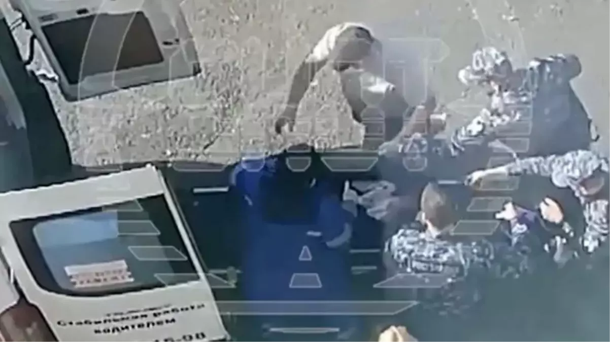 Rusya\'da 13 yaşındaki öğrenci arkadaşlarına tüfek ve bıçakla saldırdı: 4 yaralı