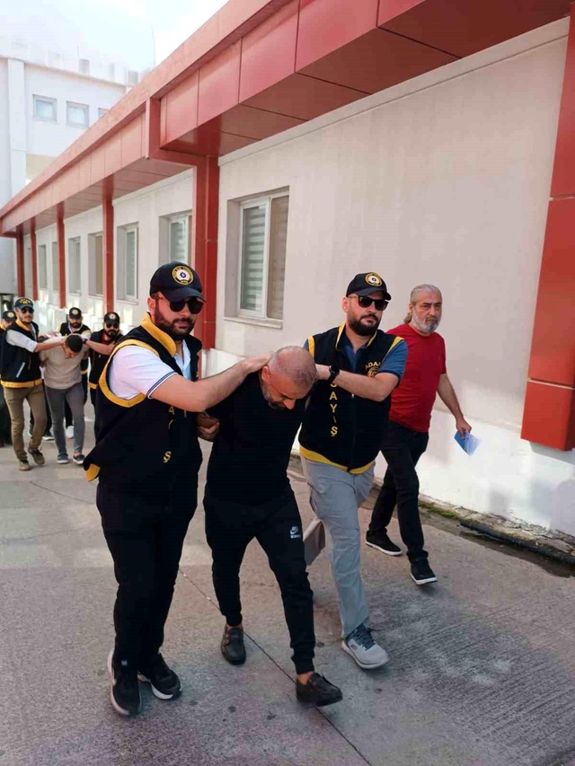 Gözü döndü mezarlıkta ateş açtı: 1 ölü 3 yaralı Gözü döndü mezarlıkta ateş açtı: 1 ölü 3 yaralı