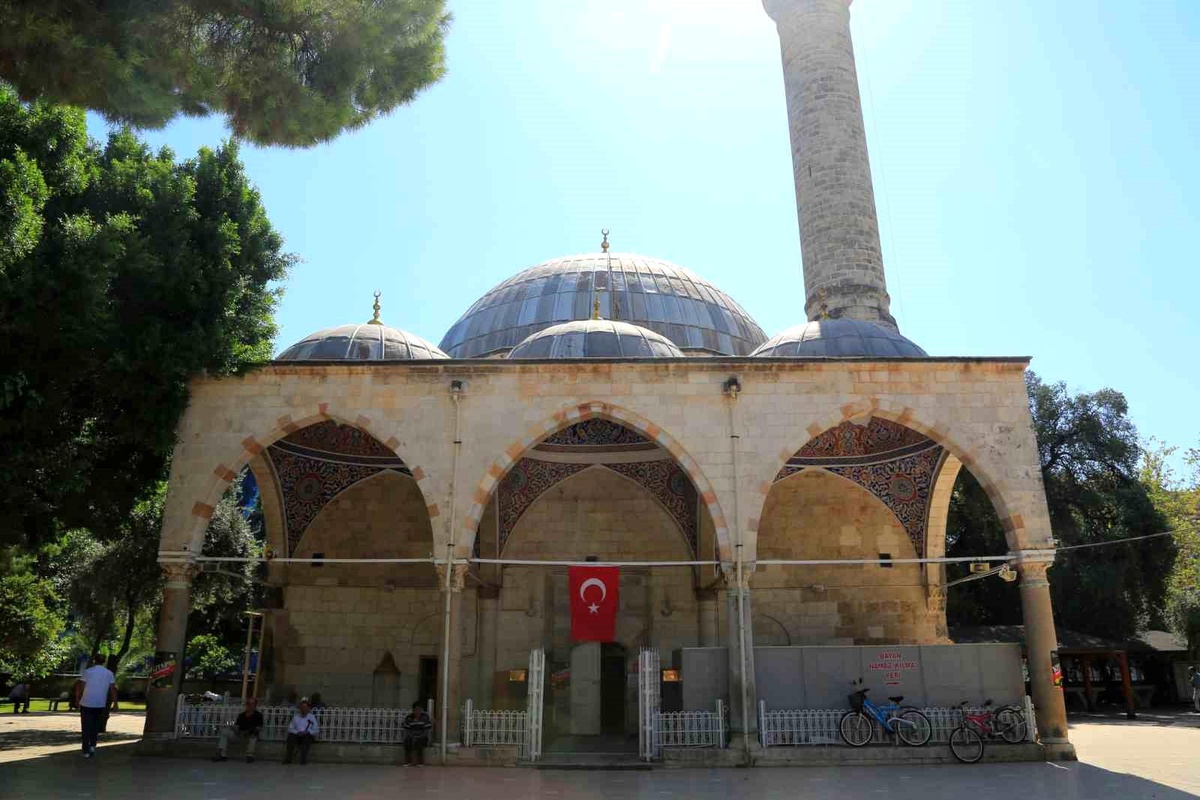 Muratpaşa Camii Uyuşturucu Bağımlılarının Mekanı Oldu