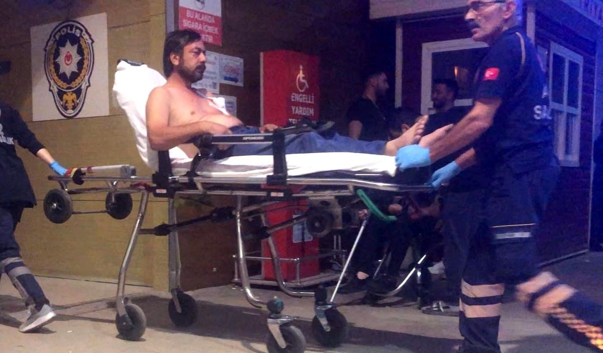 İnegöl\'de Tornavida ile Kavga: Yaralı Ambulansla Hastaneye Kaldırıldı