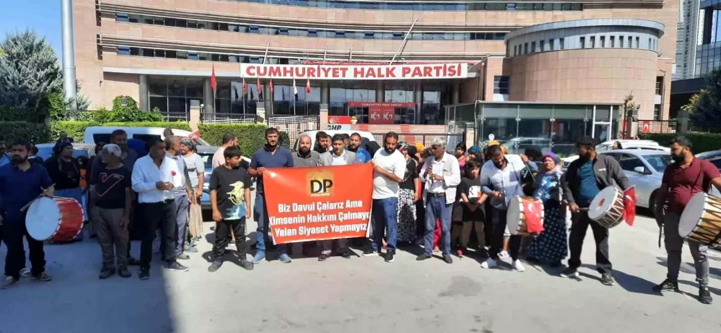 Doğuş Partisi\'nden CHP Genel Merkezi\'ne Davul Zurnalı Eylem