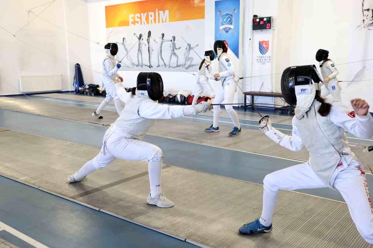 Eskişehir\'de Yaz Spor Okulları ile Eskrim Eğitimi