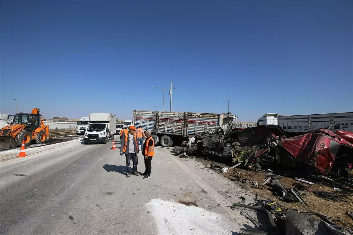 Gaziantep\'te Tır Çarpışması: 1 Yaralı