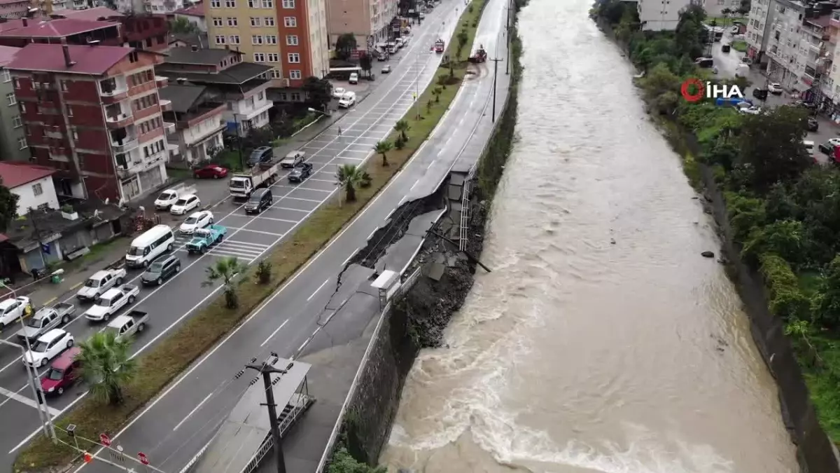 Hopa\'da Yol Çöktü