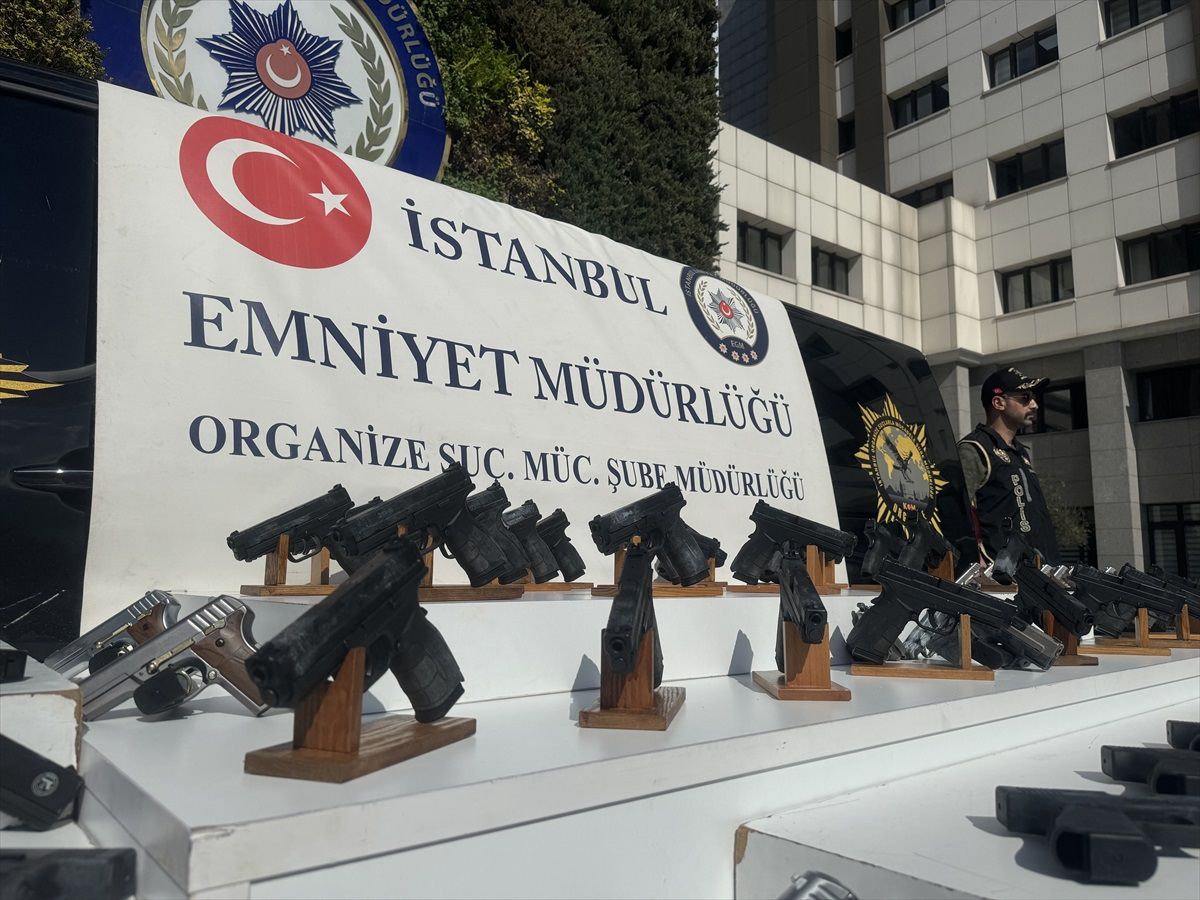 İstanbul\'da Kaçak Silah Operasyonu