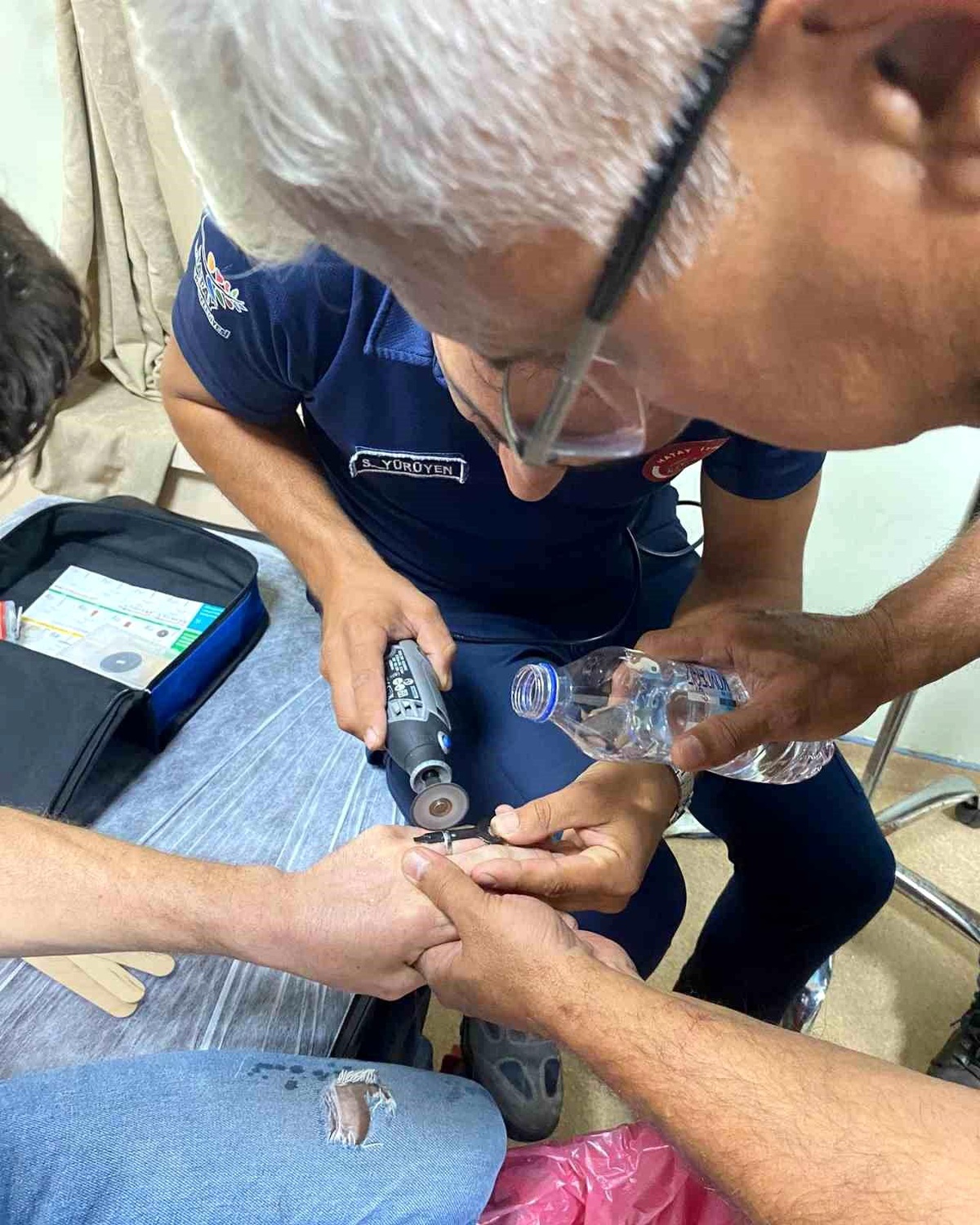 Hatay\'da yüzük sıkışan vatandaşa itfaiye yardımı