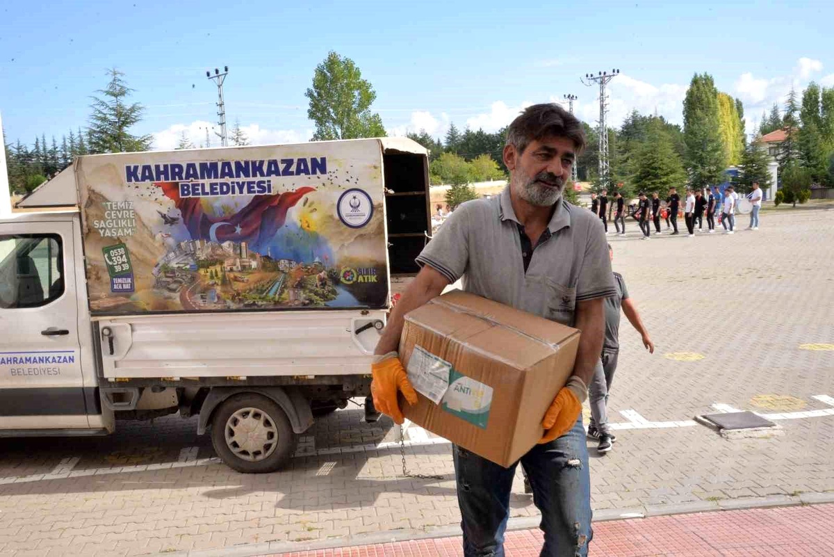 Kahramankazan Belediyesi\'nden Okullara Temizlik Malzemesi Desteği