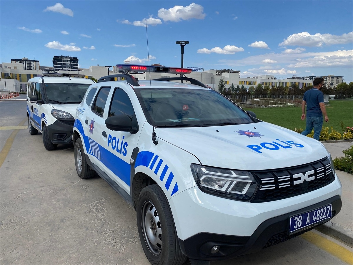 Kayseri\'de İlaç Tartışması: Hasta Bıçakla Kendine Zarar Vermeye Çalıştı