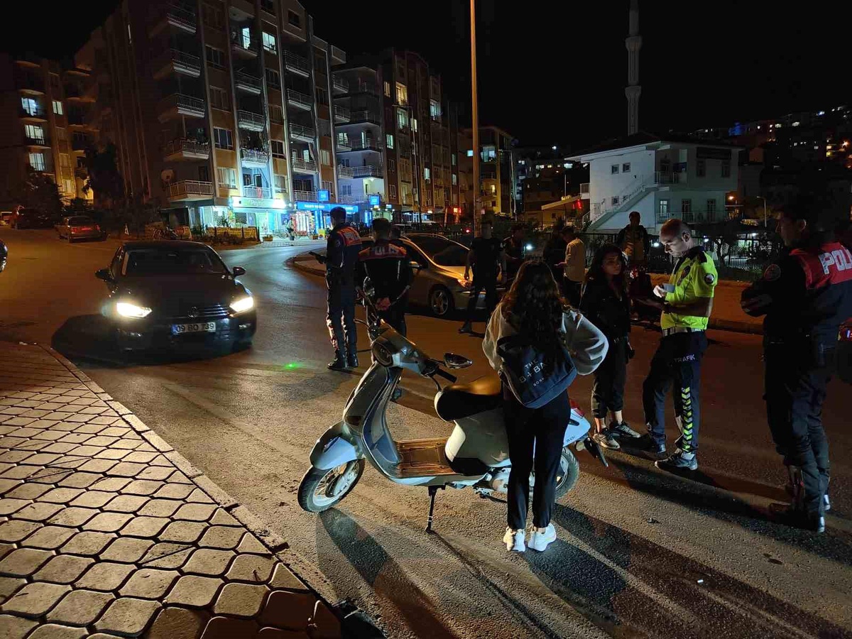 Kuşadası\'nda Ruhsatsız Tabanca Ele Geçirildi