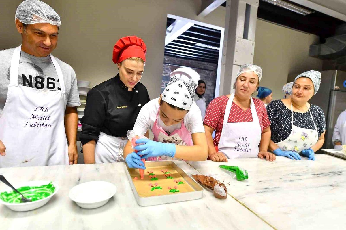 İzmir Büyükşehir Belediyesi Meslek Fabrikası\'nda Pastacı Çıraklığı Kursu Başlıyor