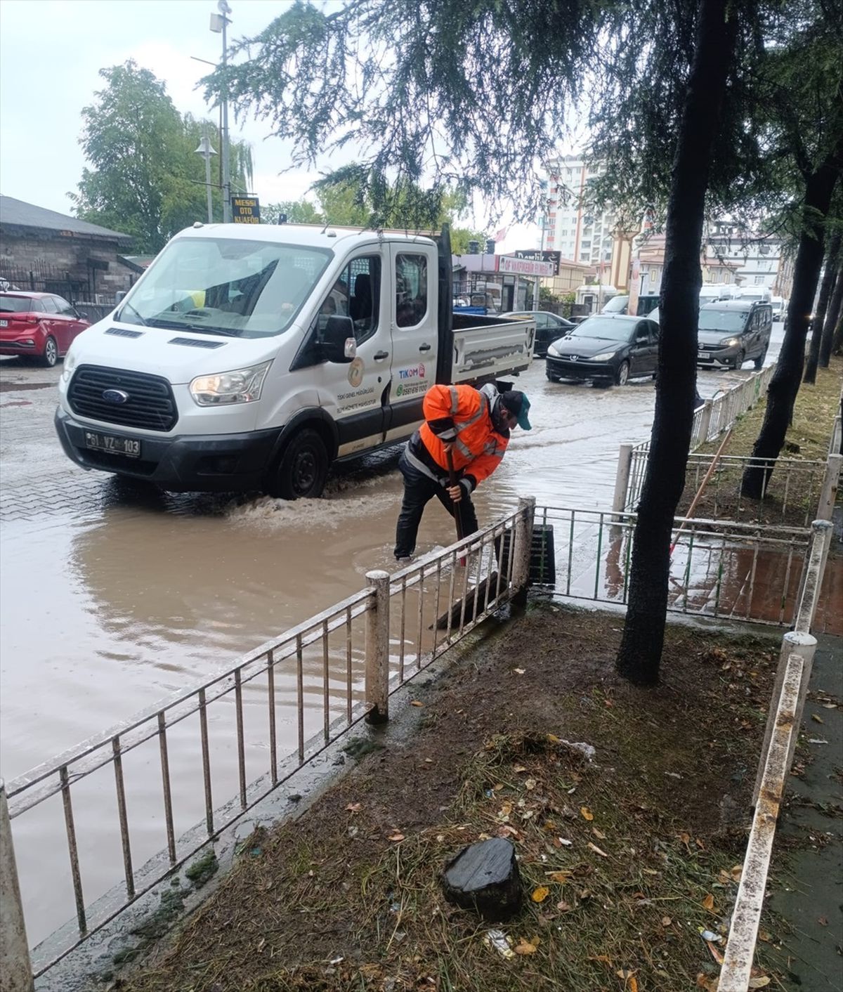 Of\'ta Sağanak Hayatı Olumsuz Etkiledi