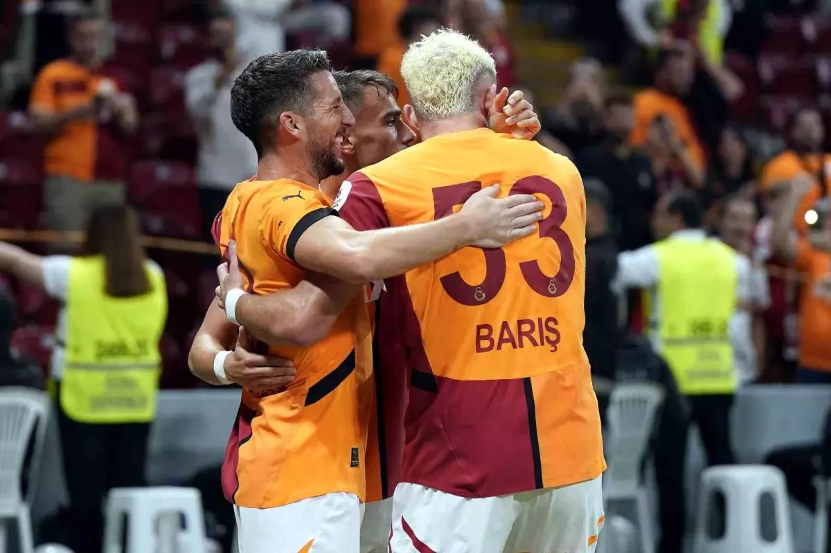 Galatasaray 2-0 Önde