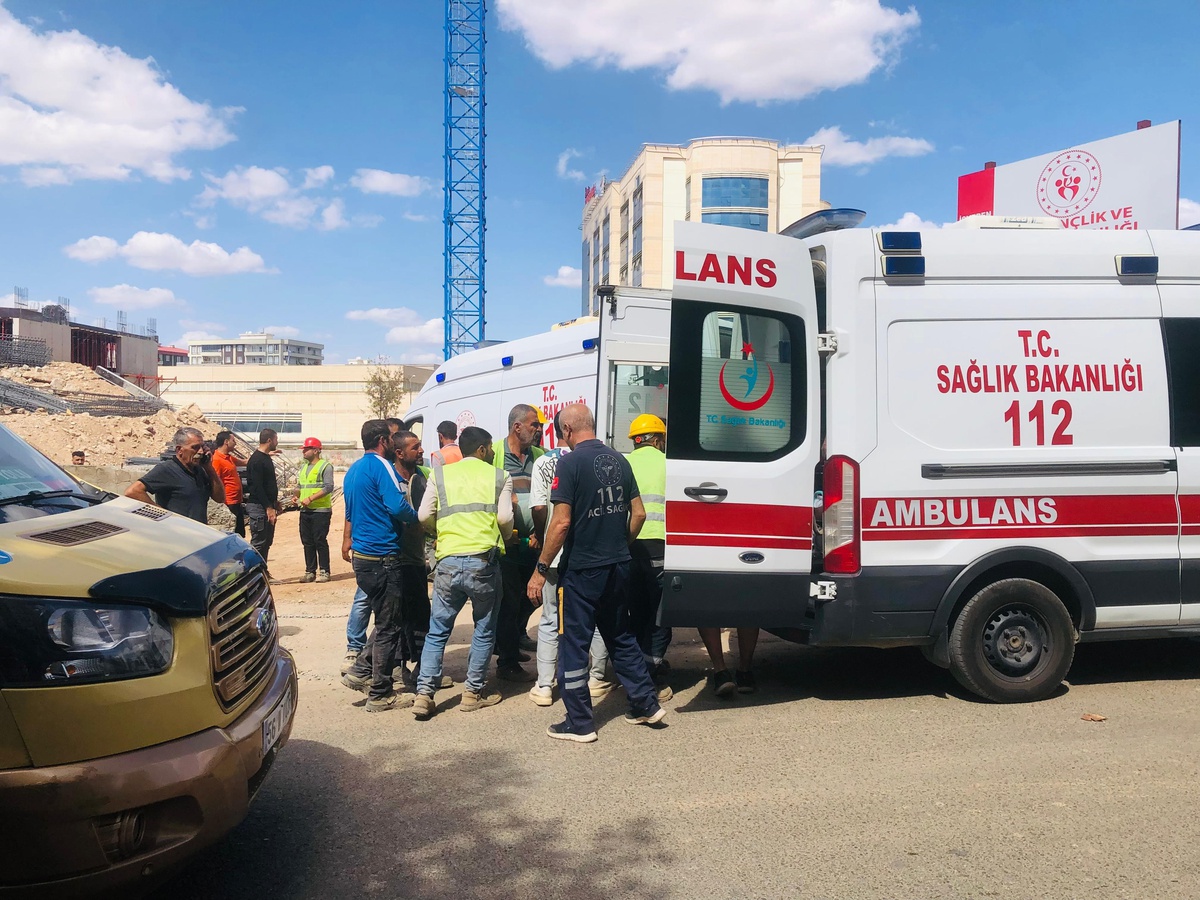 Vinçten Düşen Operatör ve Yaralı İşçi Hastanede