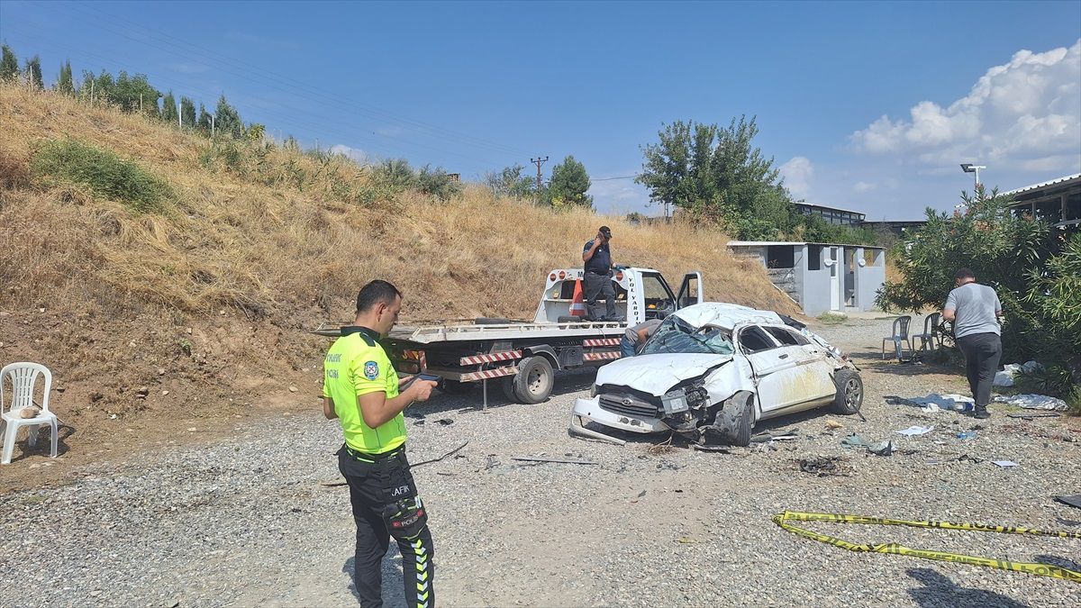 Kahta\'da Otomobil Şarampole Devrildi, 2 Ölü