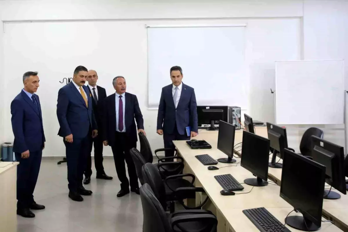 AİÇÜ\'de Yeni Bilgisayar Laboratuvarı Açıldı