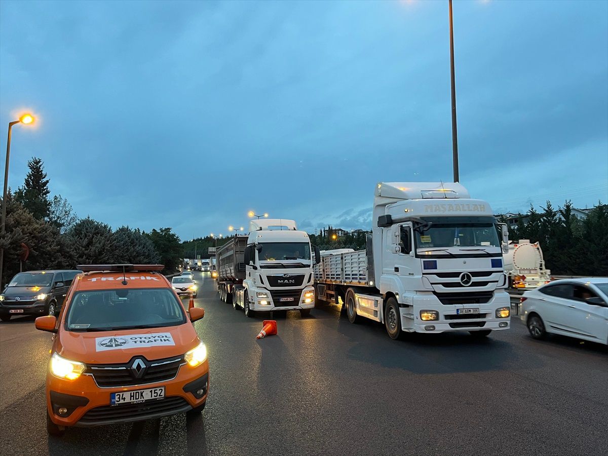 Kocaeli\'de trafik kazası: Sürücü yaşamını yitirdi