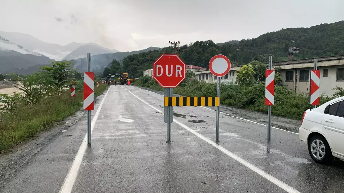 Artvin\'de Yağmur Sonrası 32 Köy Yolu Açıldı