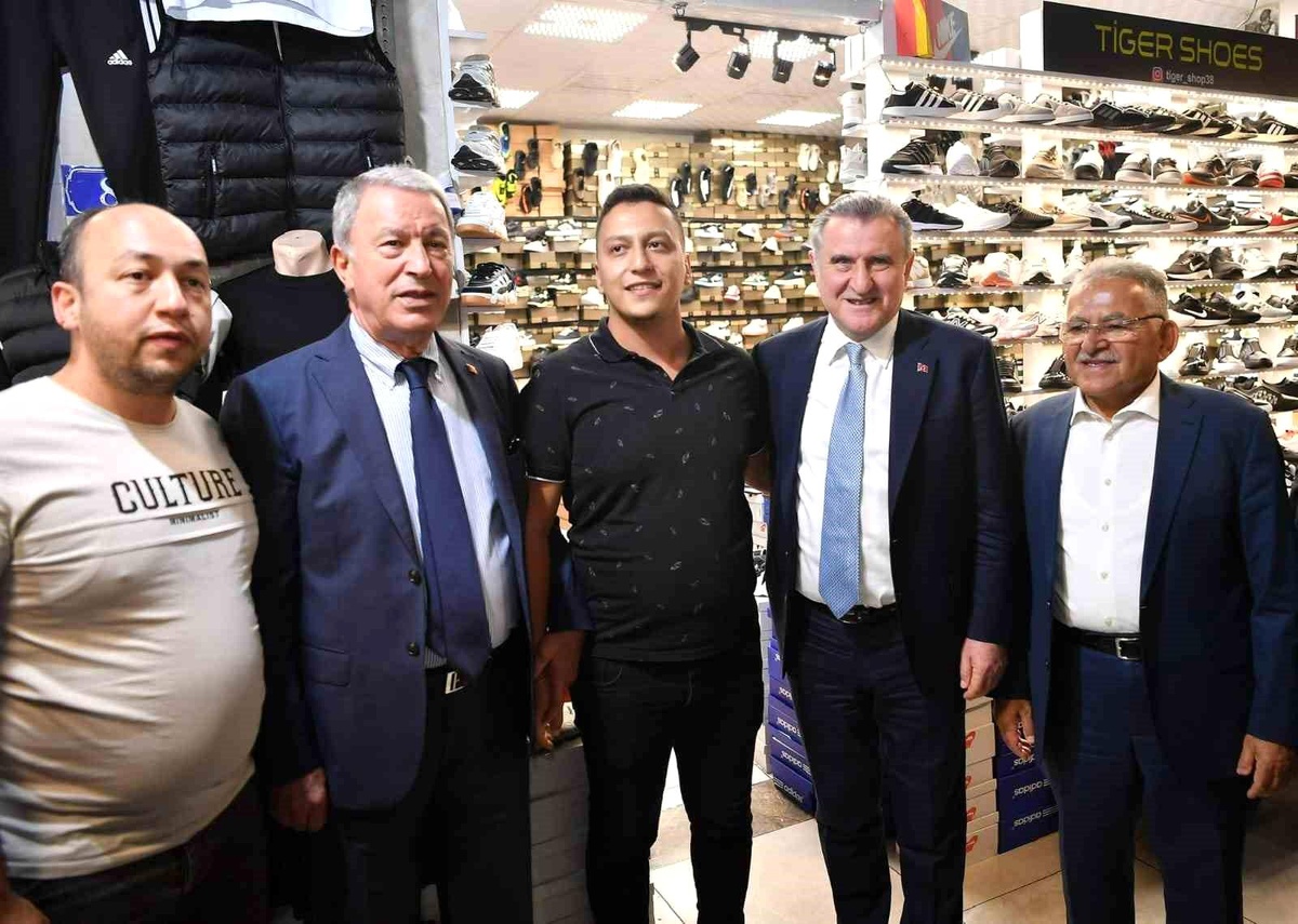 Gençlik ve Spor Bakanı Osman Aşkın Bak Kayseri\'de Esnaf Ziyaretinde Bulundu