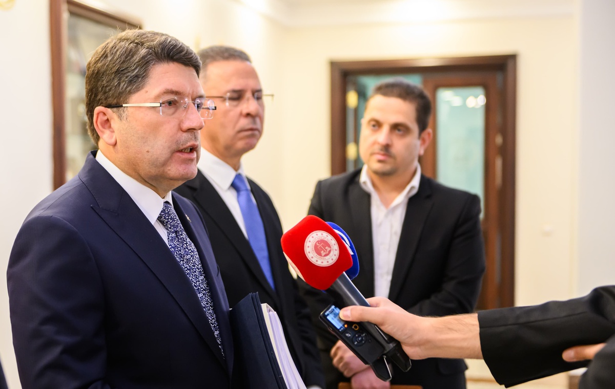 Adalet Bakanı Tunç, Filistin Büyükelçisi ile Görüştü