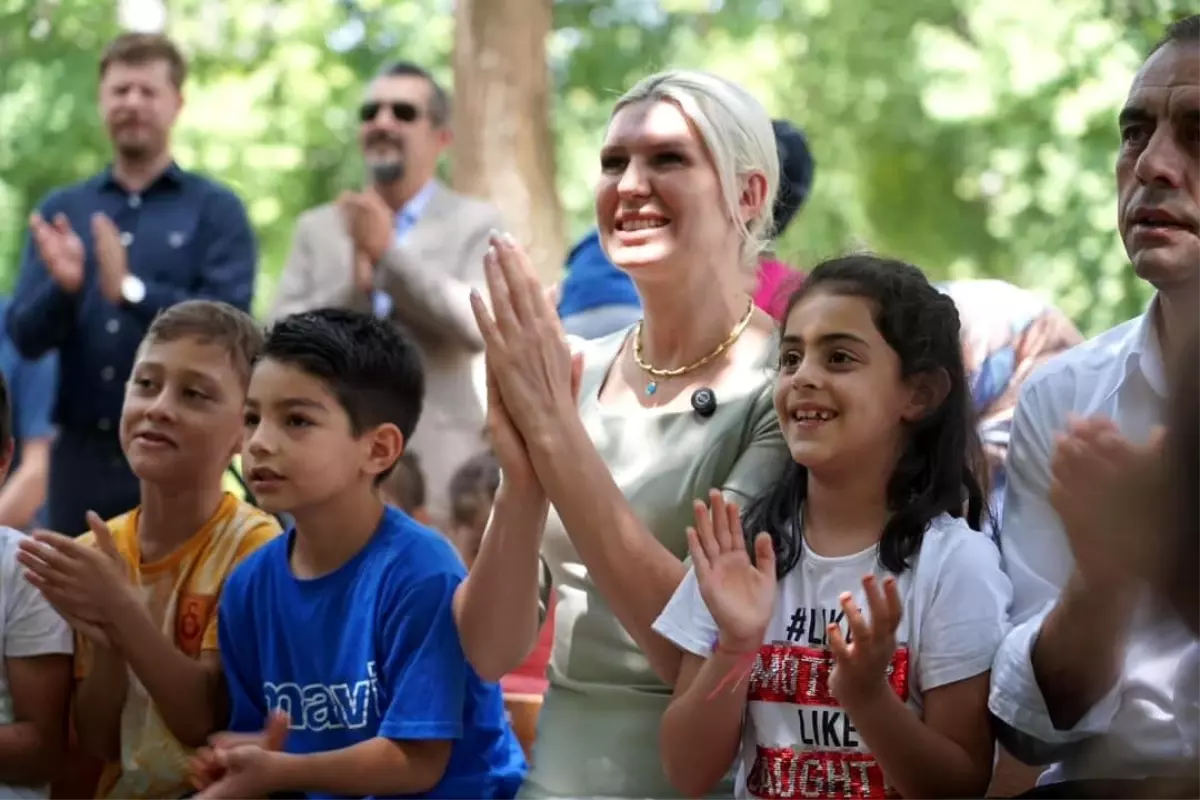 Bilecik\'in İlk Kadın Belediye Başkanı Melek Mızrak Subaşı, Başarı Anketinde İkinci Sırada