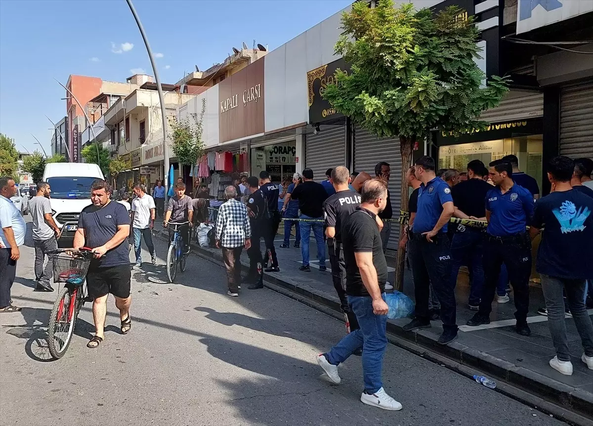 Batman\'da Kuyumcu Silahla Kendini Vurdu