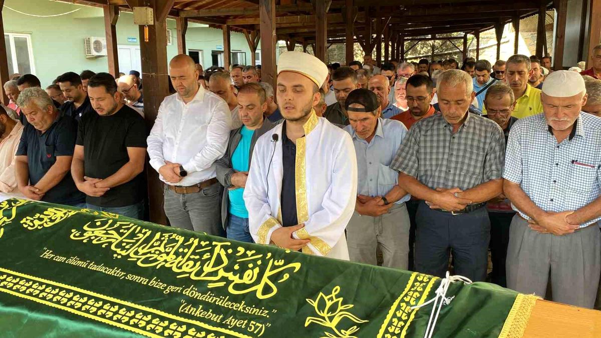 Bıçaklanarak Öldürülen İsmet Ünal Son Yolculuğuna Uğurlandı