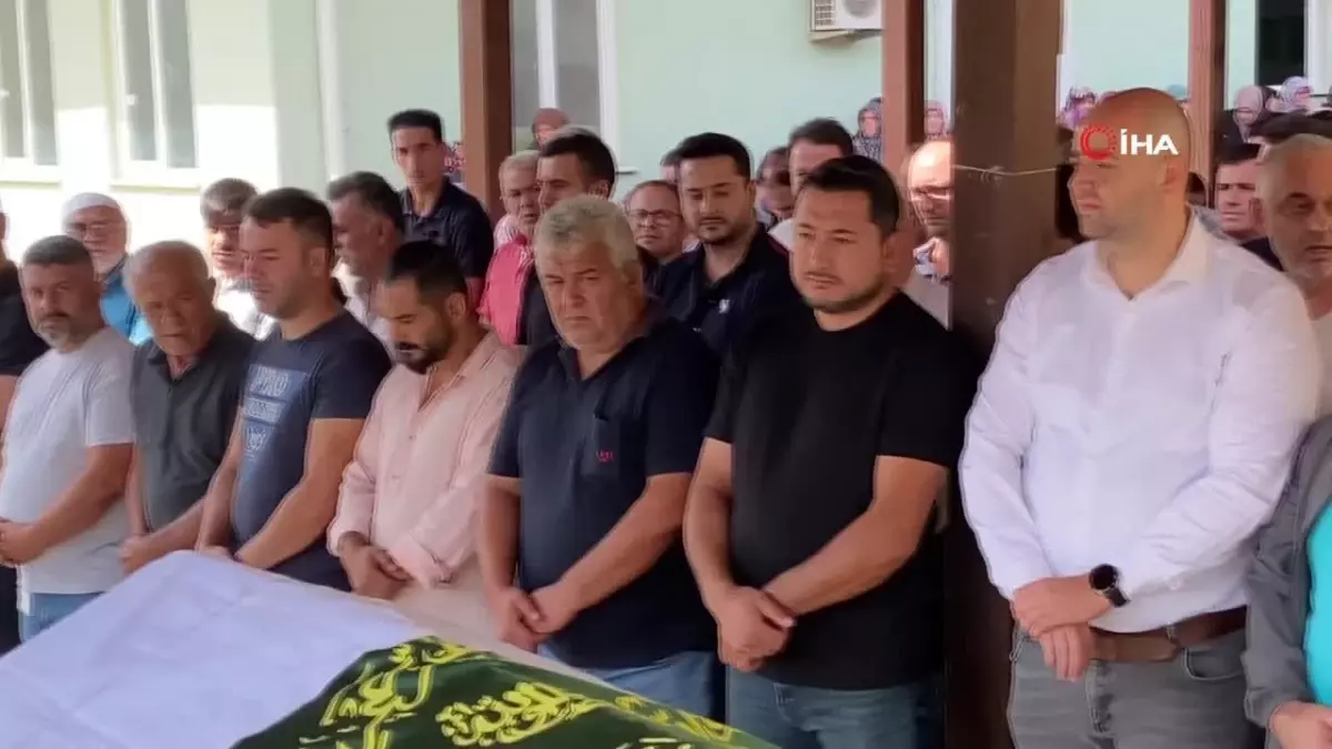 Bıçakla Öldürülen İsmet Ünal Son Yolculuğuna Uğurlandı