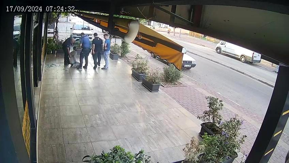 Antalya\'da hırsızlık anı güvenlik kamerasında