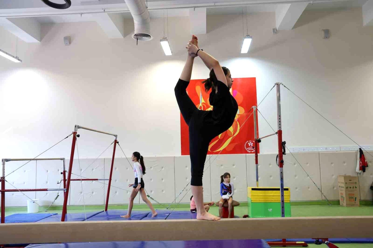 Eskişehir Yaz Spor Okulları ile Çocuklar Cimnastikte Öne Geçiyor