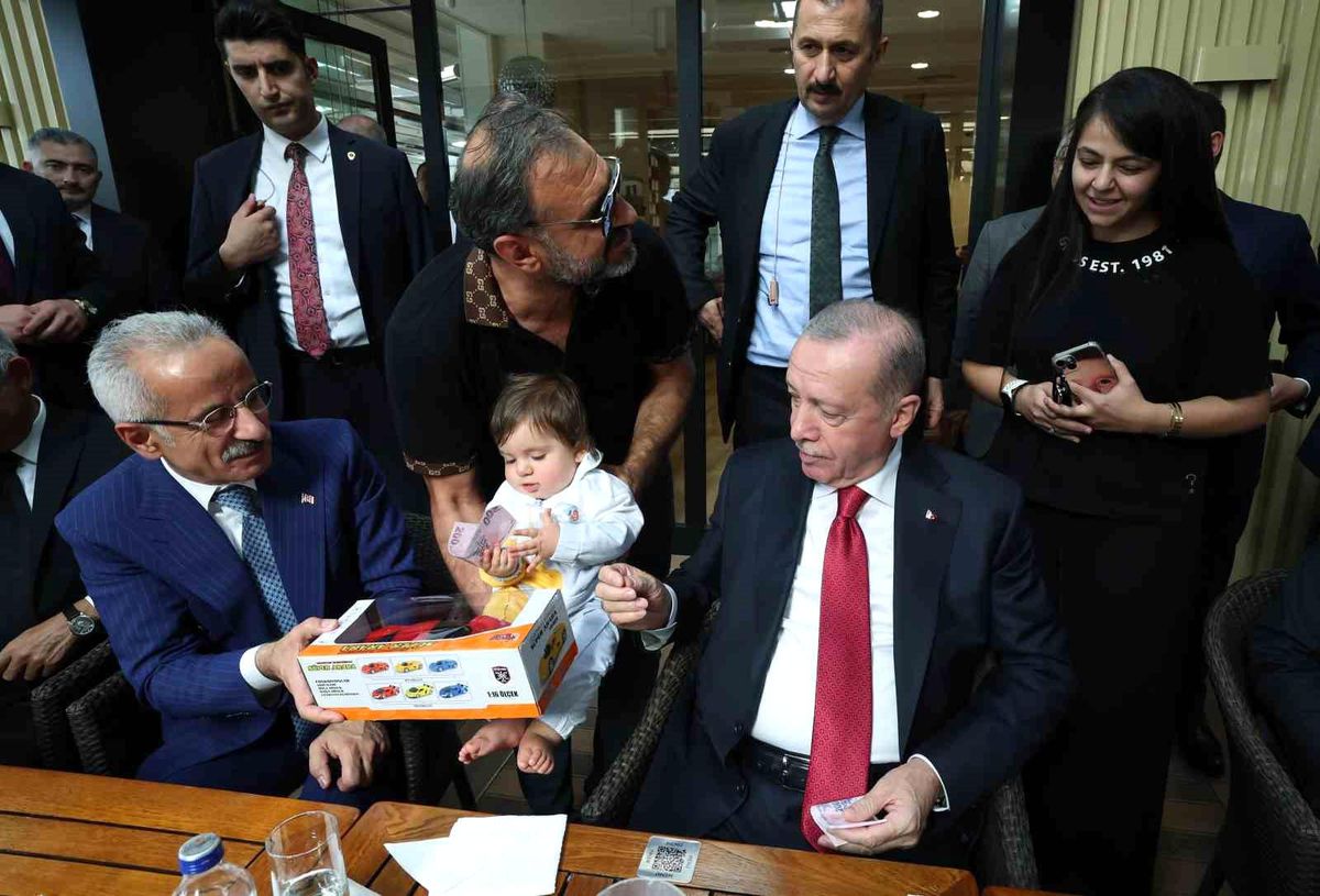 Cumhurbaşkanı Erdoğan, Ankara\'da Pastane Ziyareti Gerçekleştirdi