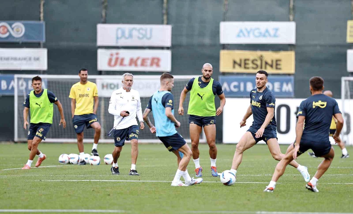 Fenerbahçe, Galatasaray Derbisi\'ne Hazırlanıyor