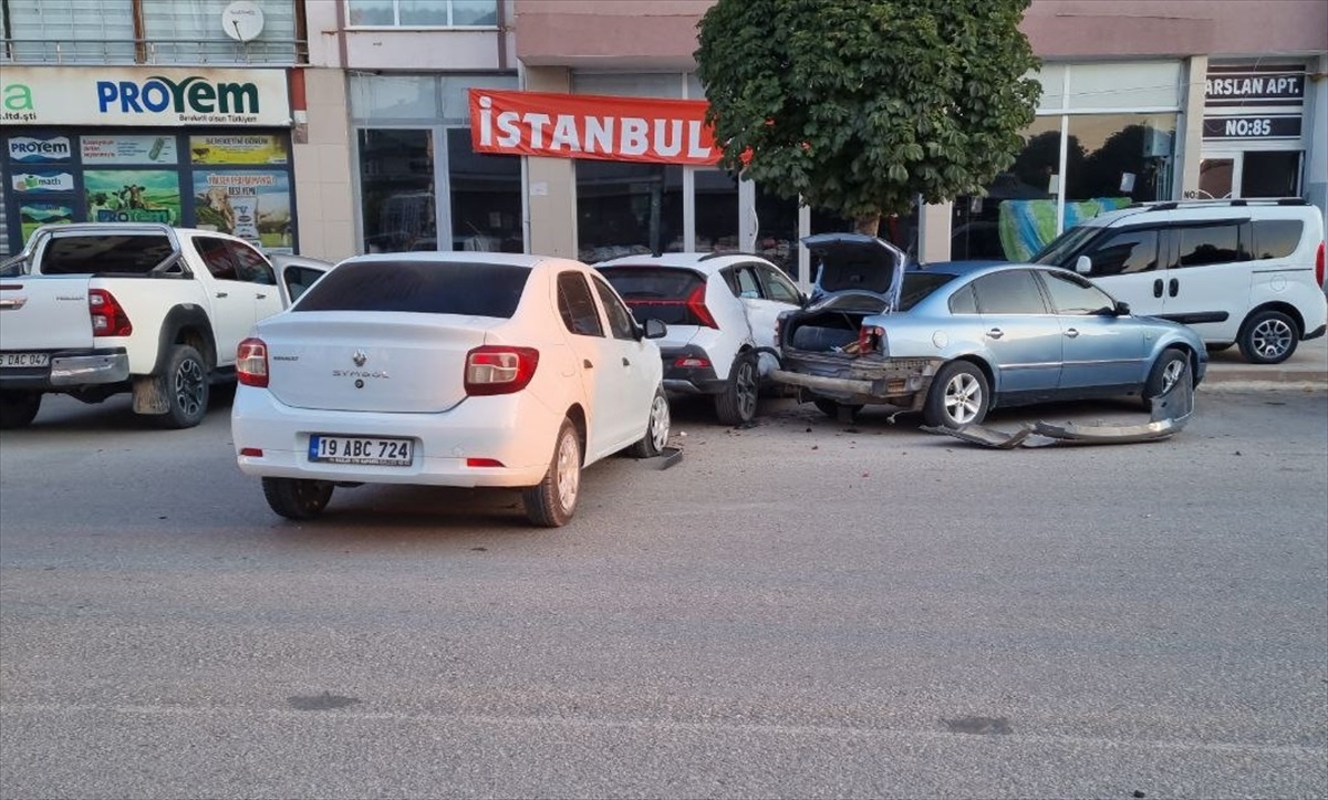 Çorum\'da Trafik Kazası: 3 Araca Çarptı