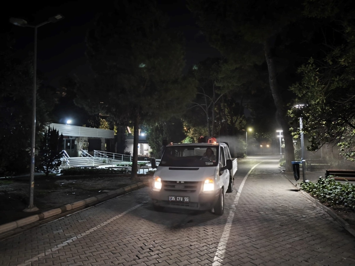 İzmir\'de Beyazsinek İlaçlaması Başladı