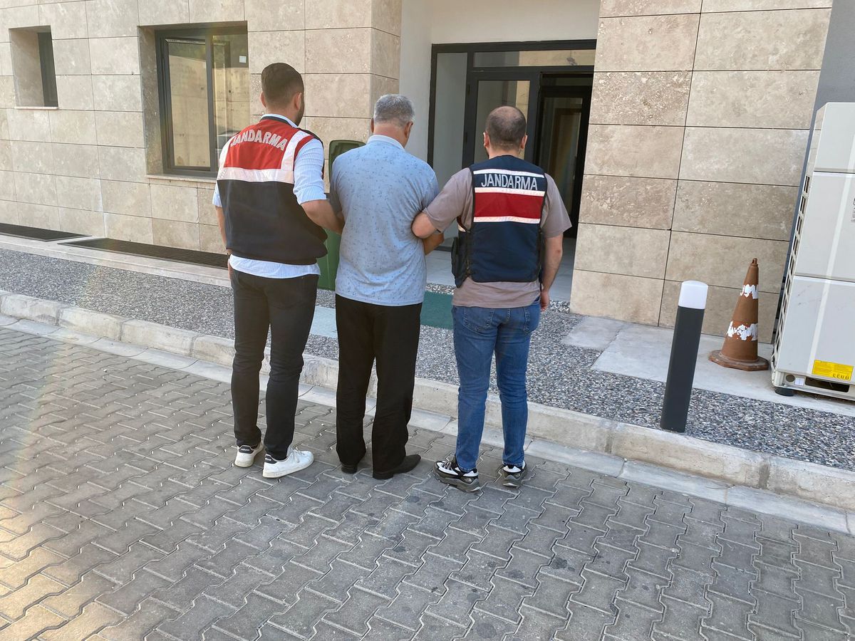 İzmir\'de PKK Propagandası Yapan 6 Şüpheli Gözaltına Alındı