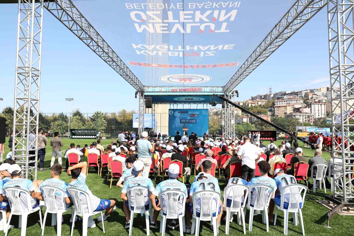 Kağıthane\'de Yenilenen Sadabad Spor Sahası Açıldı