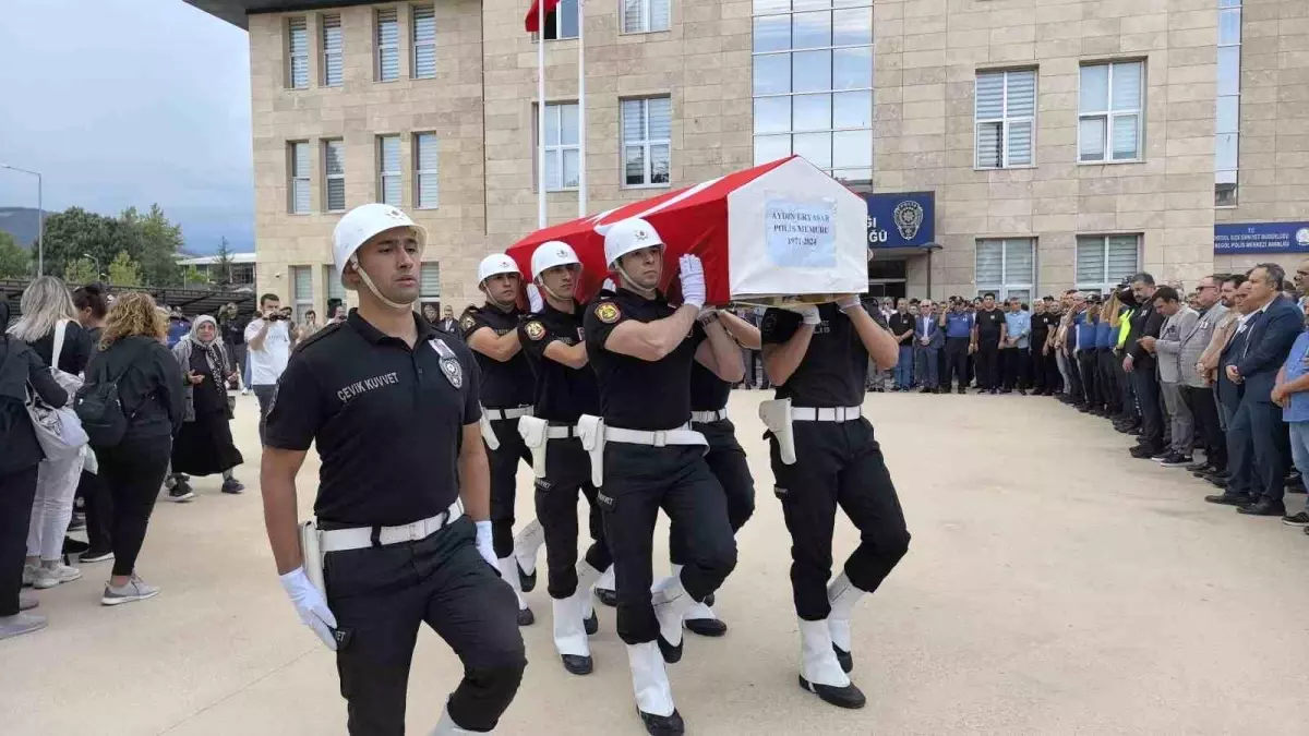 İnegöl\'de Emekli Polis Aydın Eryaşar İçin Tören Düzenlendi