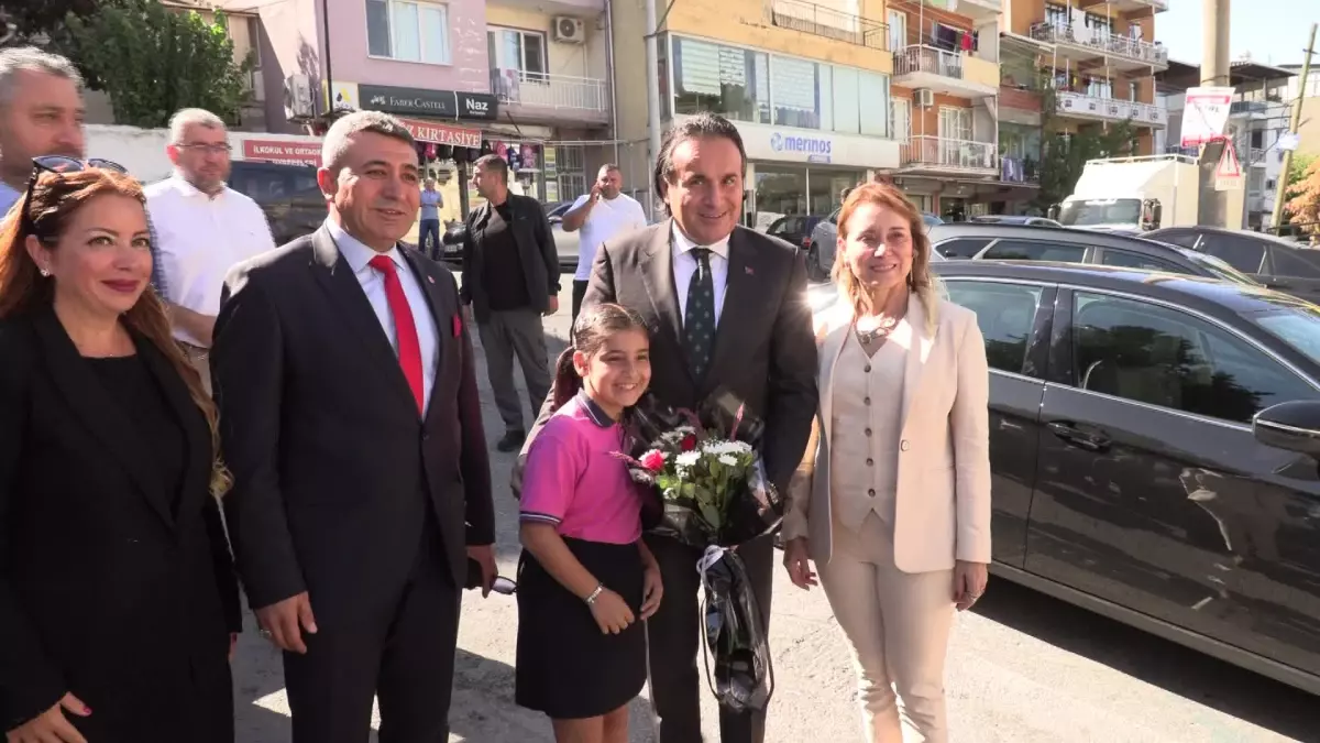 Konak Belediye Başkanı Mutlu İlköğretim Haftası\'nı Öğrencilerle Birlikte Kutladı