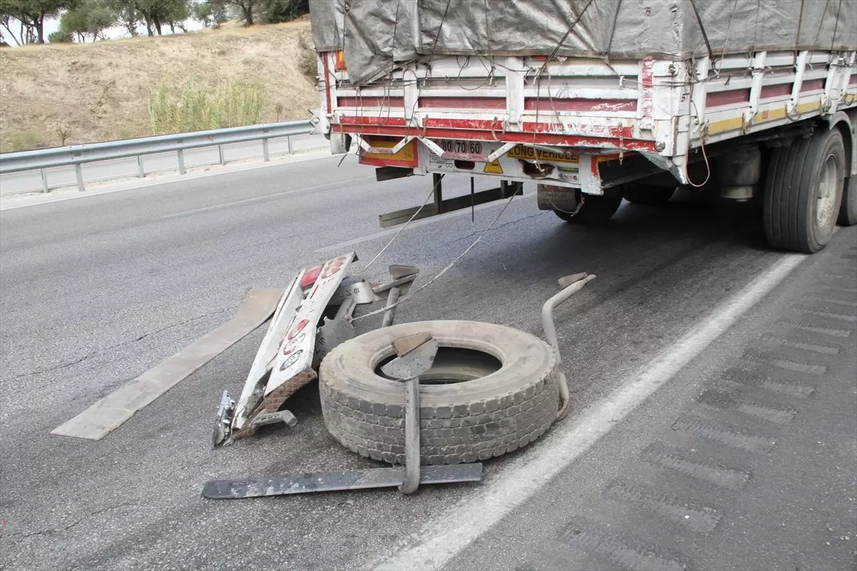 Manisa\'da Trafik Kazası: 1 Ölü, 1 Yaralı