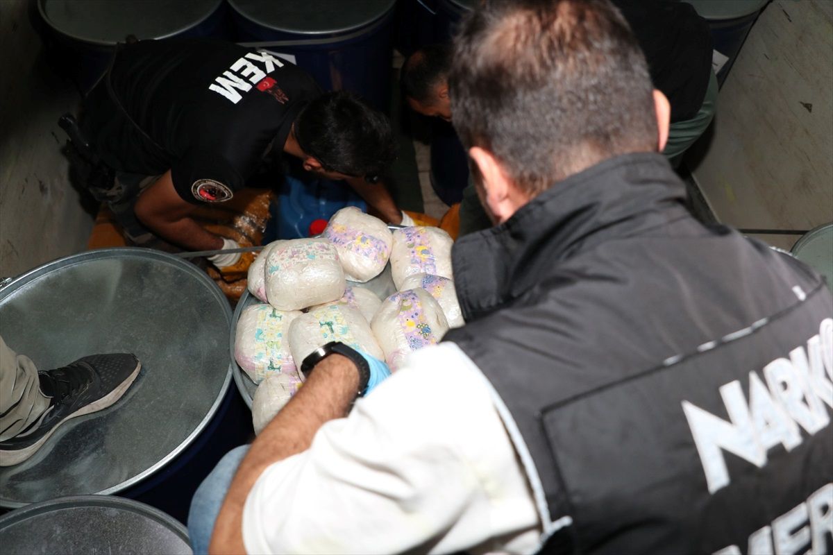 Mersin\'de 261 Kilo Uyuşturucu Ele Geçirildi