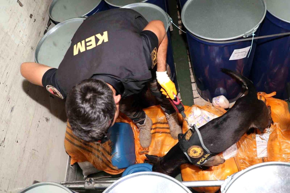 Mersin\'de 262 Kilo Metamfetamin Ele Geçirildi
